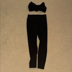 Vuori Black Ruched Leggings & Sports Bra Set (barely worn)